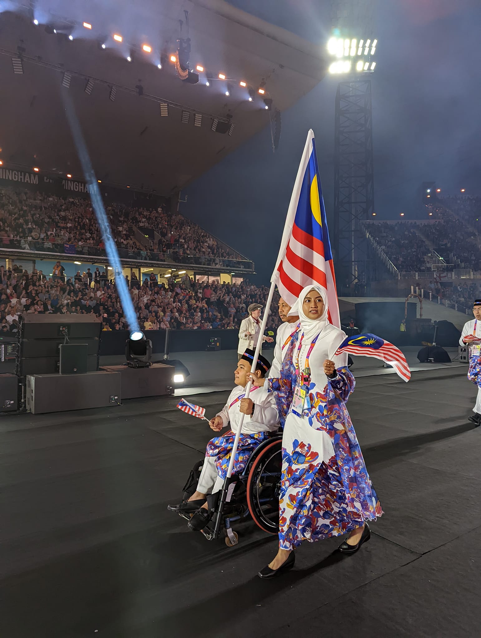 伯明翰共运会揭幕 选手们,追求疯狂梦想吧!