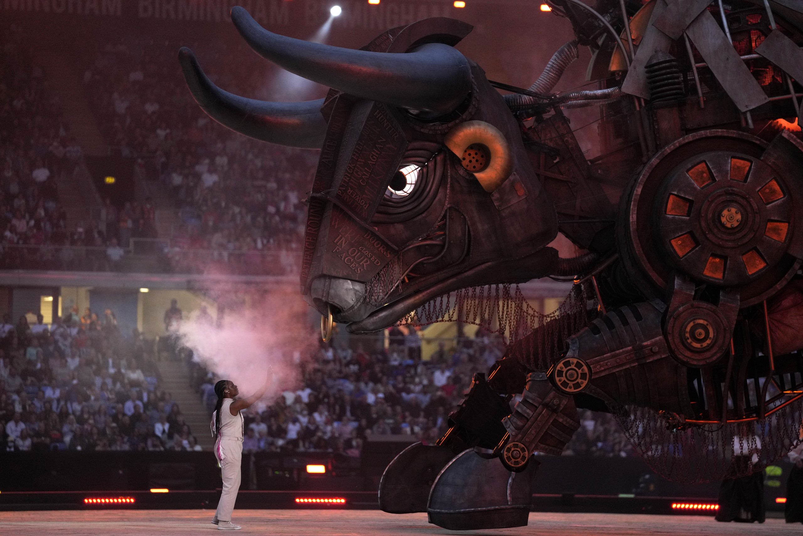 伯明翰共运会揭幕 选手们,追求疯狂梦想吧!