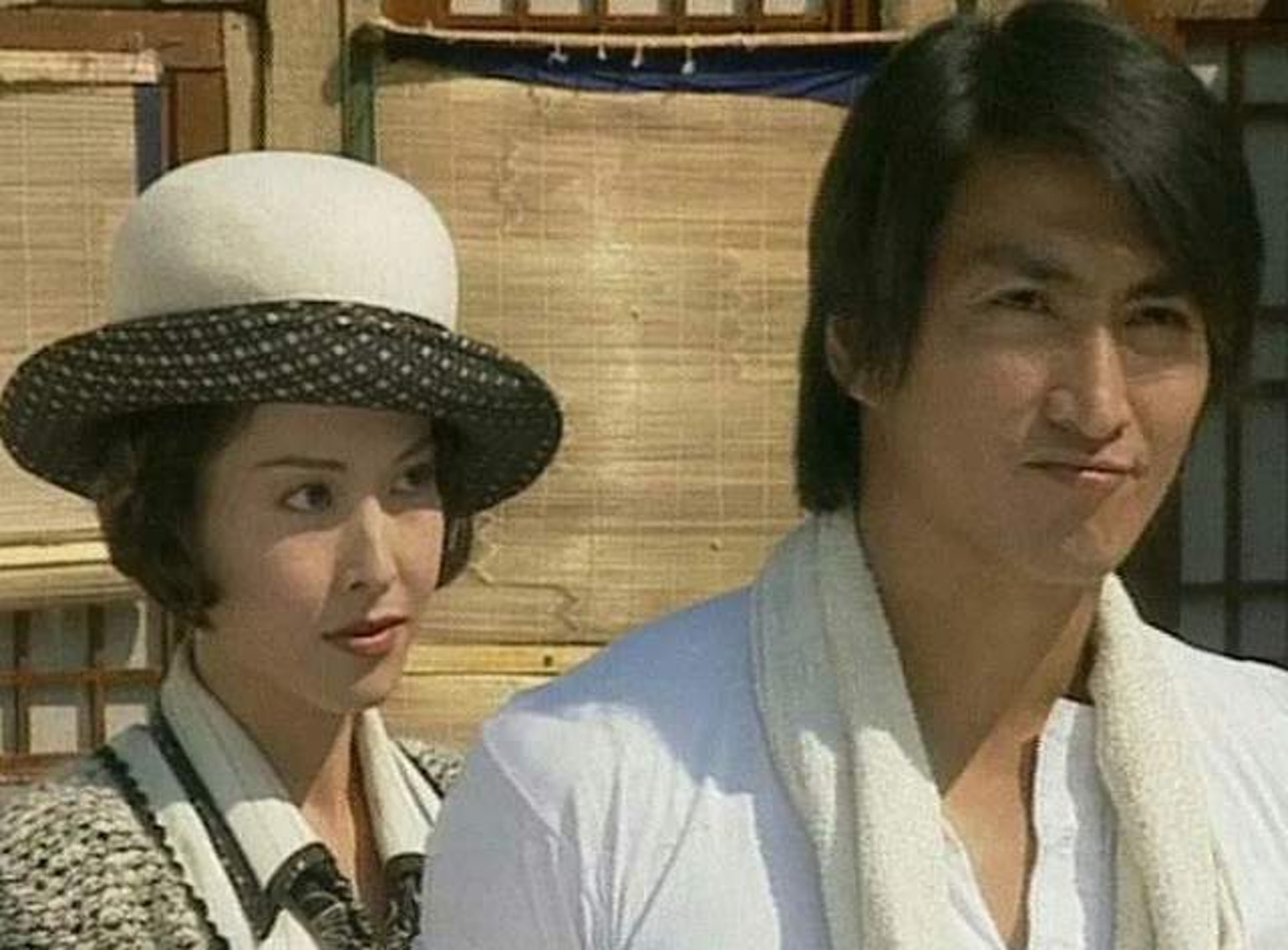 何家劲早已隐婚生女?晒与2小女孩戏水照秀惊人臂力