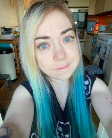 侏儒女星疑因忧郁病轻生 未婚夫手术后接噩耗崩溃 