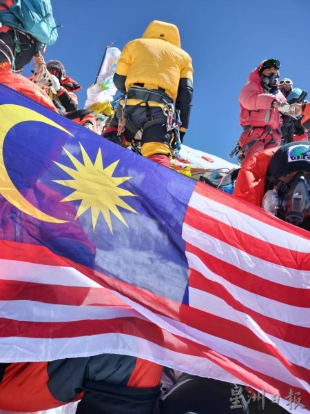 供FB／64岁登上世界之巅，依朗贺凡：我想征服全球七大洲最高山峰