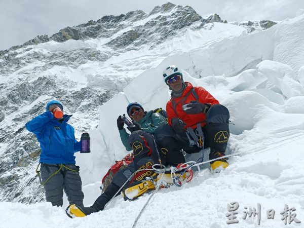 供FB／64岁登上世界之巅，依朗贺凡：我想征服全球七大洲最高山峰