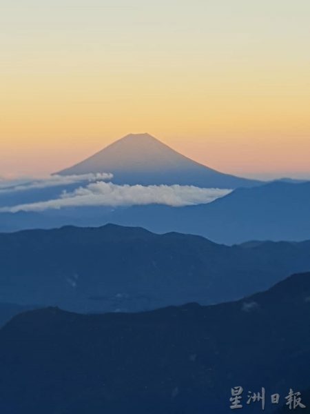 供FB／64岁登上世界之巅，依朗贺凡：我想征服全球七大洲最高山峰