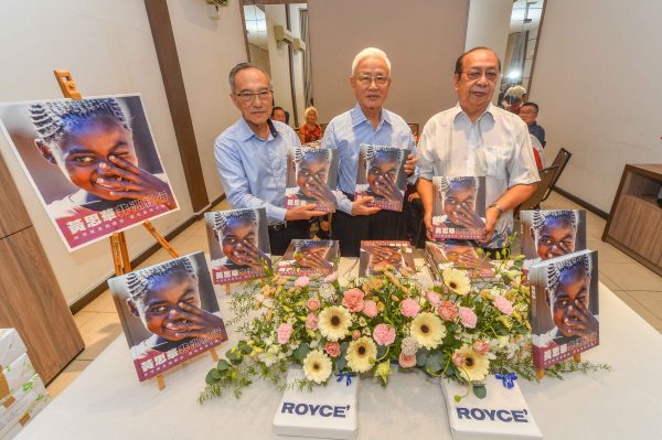 供fb／扛起相机远赴非洲47天，黄思华用镜头留住真实