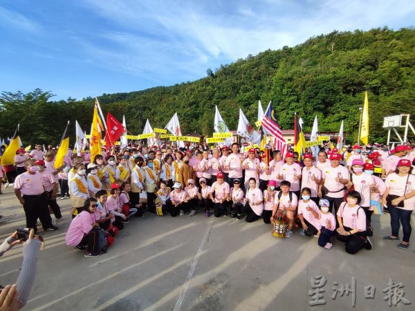 供FB/逾2000人参与马口火炬行,马口掀起粉红浪潮