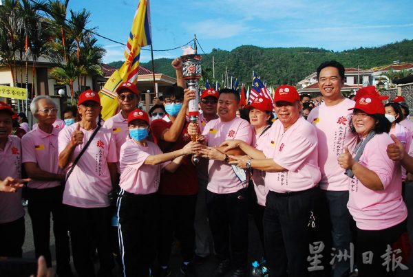 供FB／逾2000人参与马口火炬行，马口掀起粉红浪潮