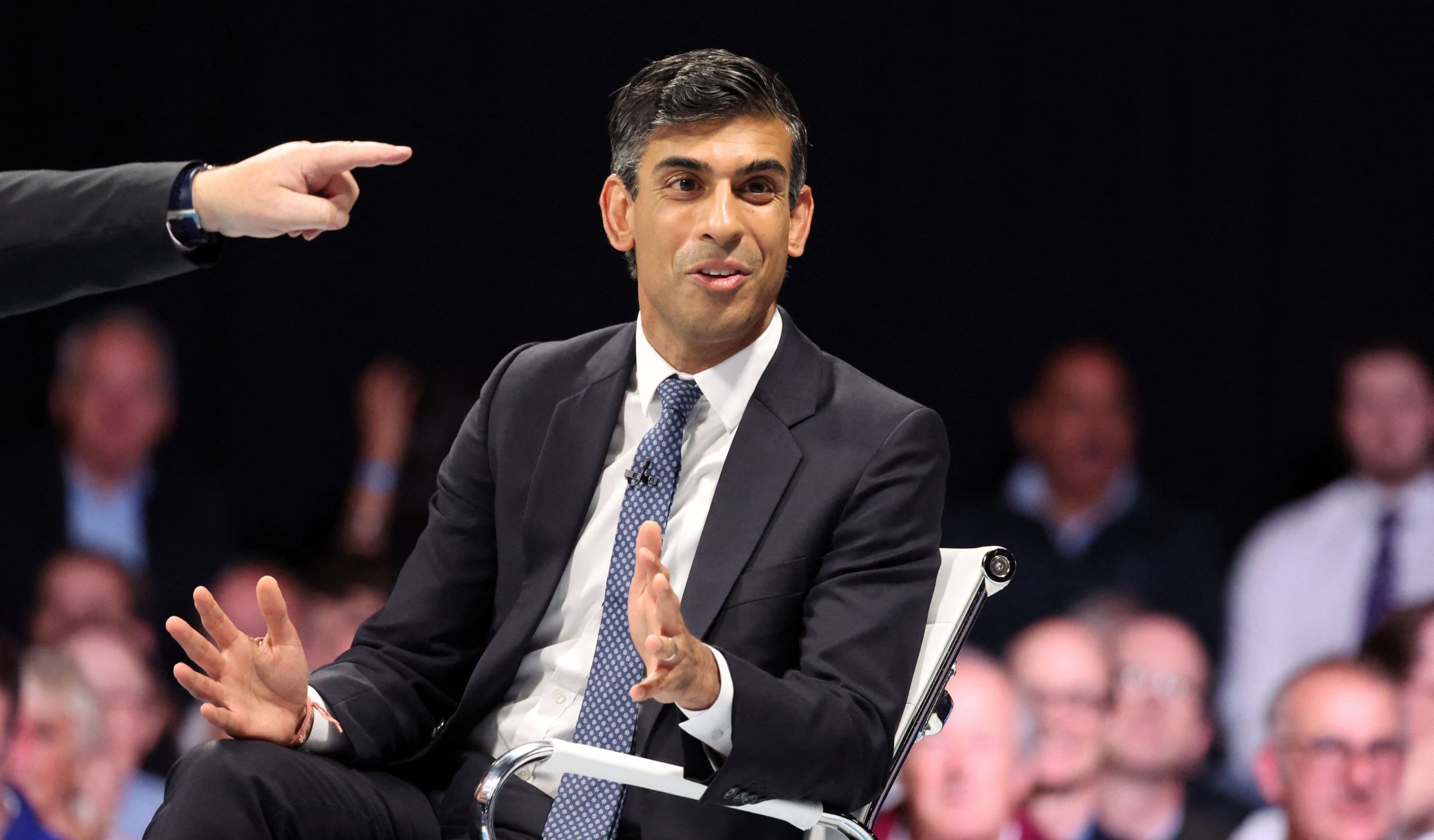 保守党内首场盘问 英国相位两候选人激辩