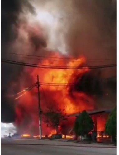 全国(先供夜报):兴楼老街火患 7家半砖板店屋受波及