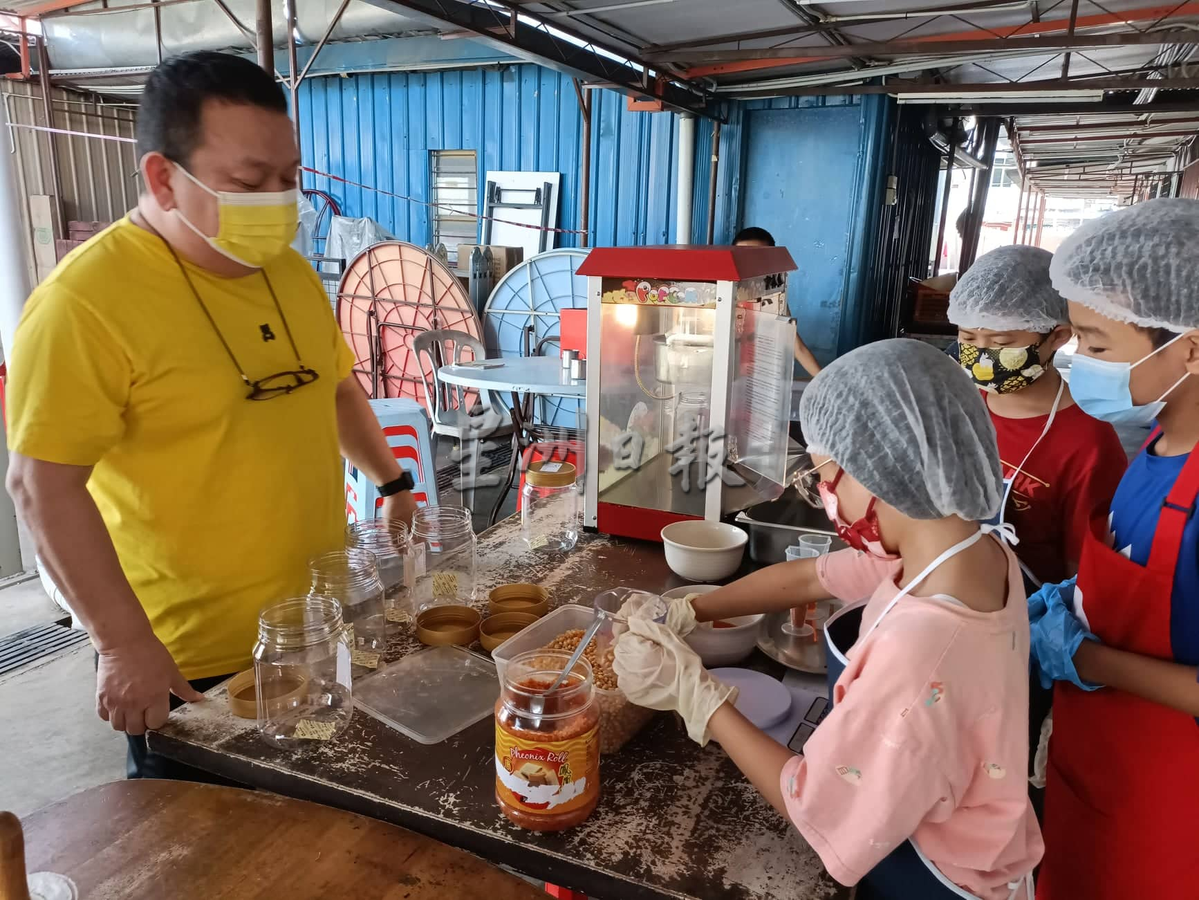 福爱之家小朋友自制爆米花,自给自足