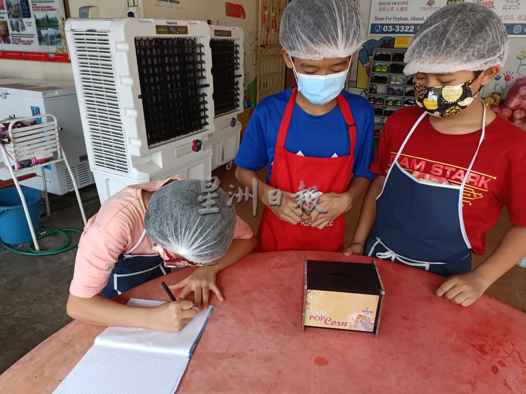 福爱之家小朋友自制爆米花,自给自足