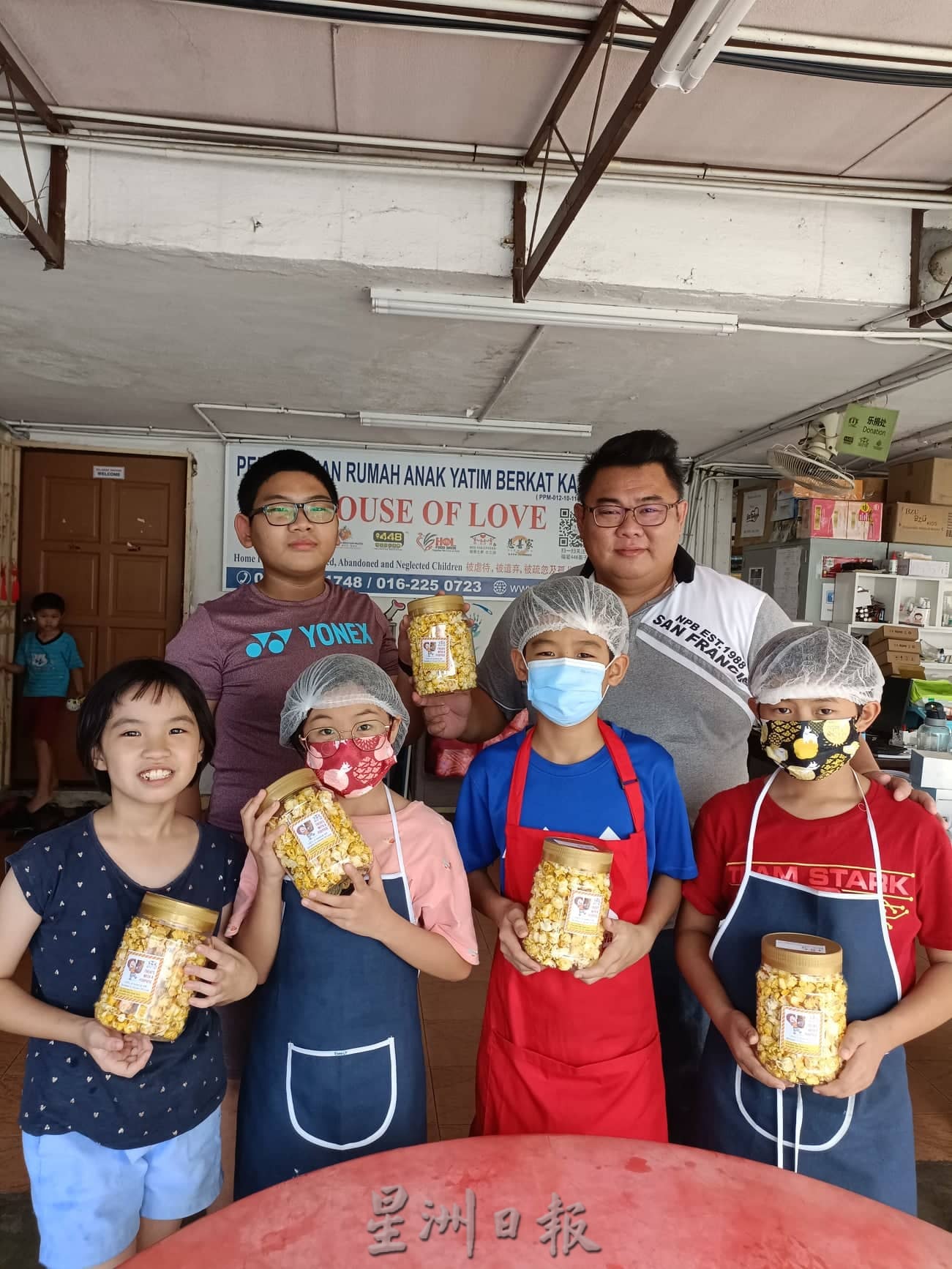 福爱之家小朋友自制爆米花,自给自足