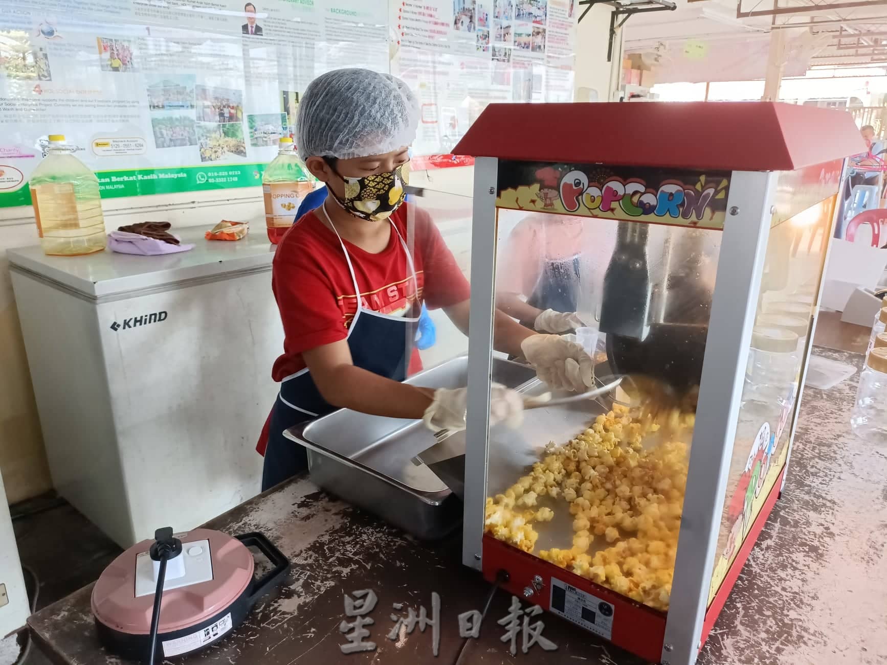 福爱之家小朋友自制爆米花,自给自足