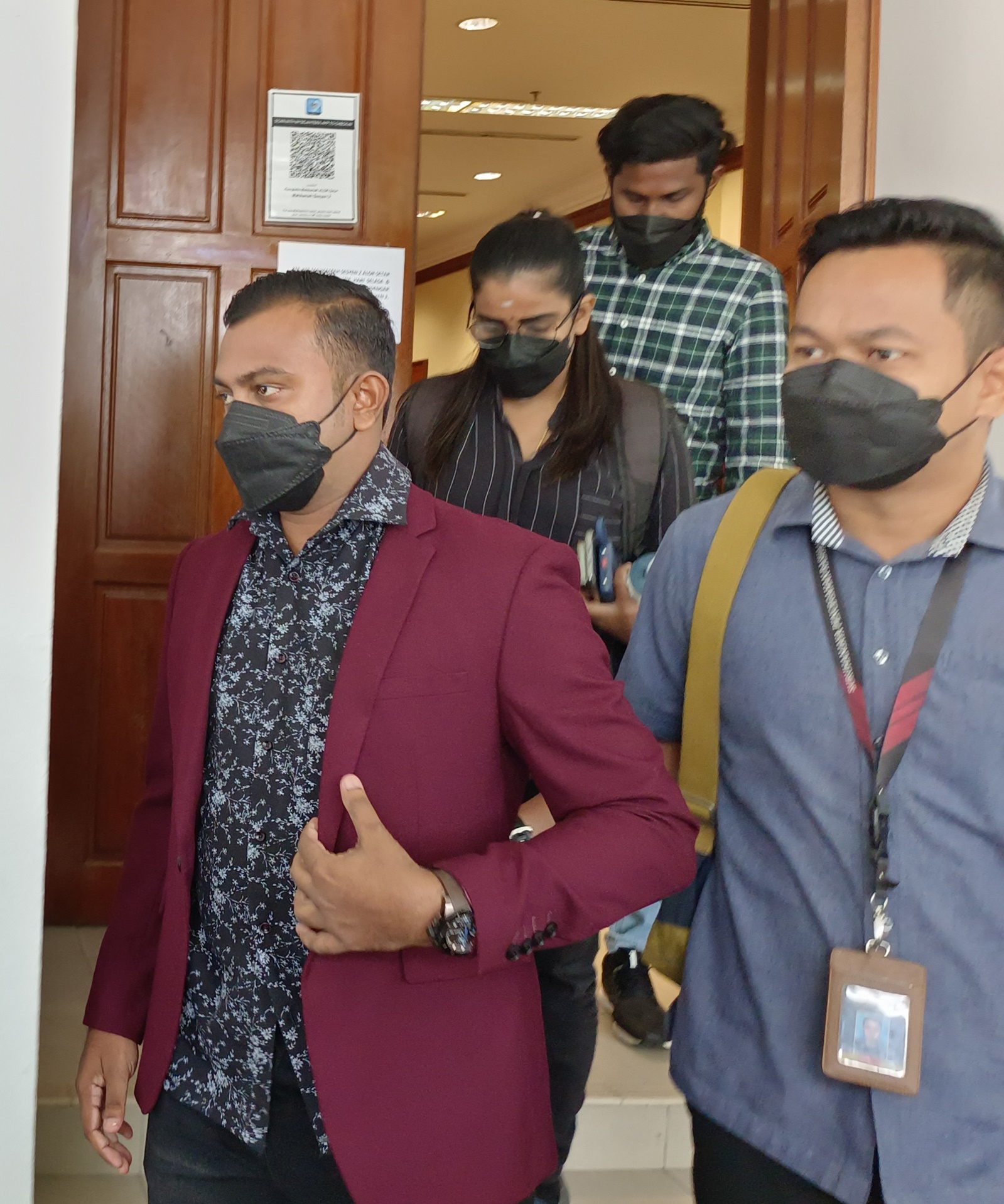 (全国版)公司老板涉嫌挪用10万令吉的政府拨款被控不认罪。