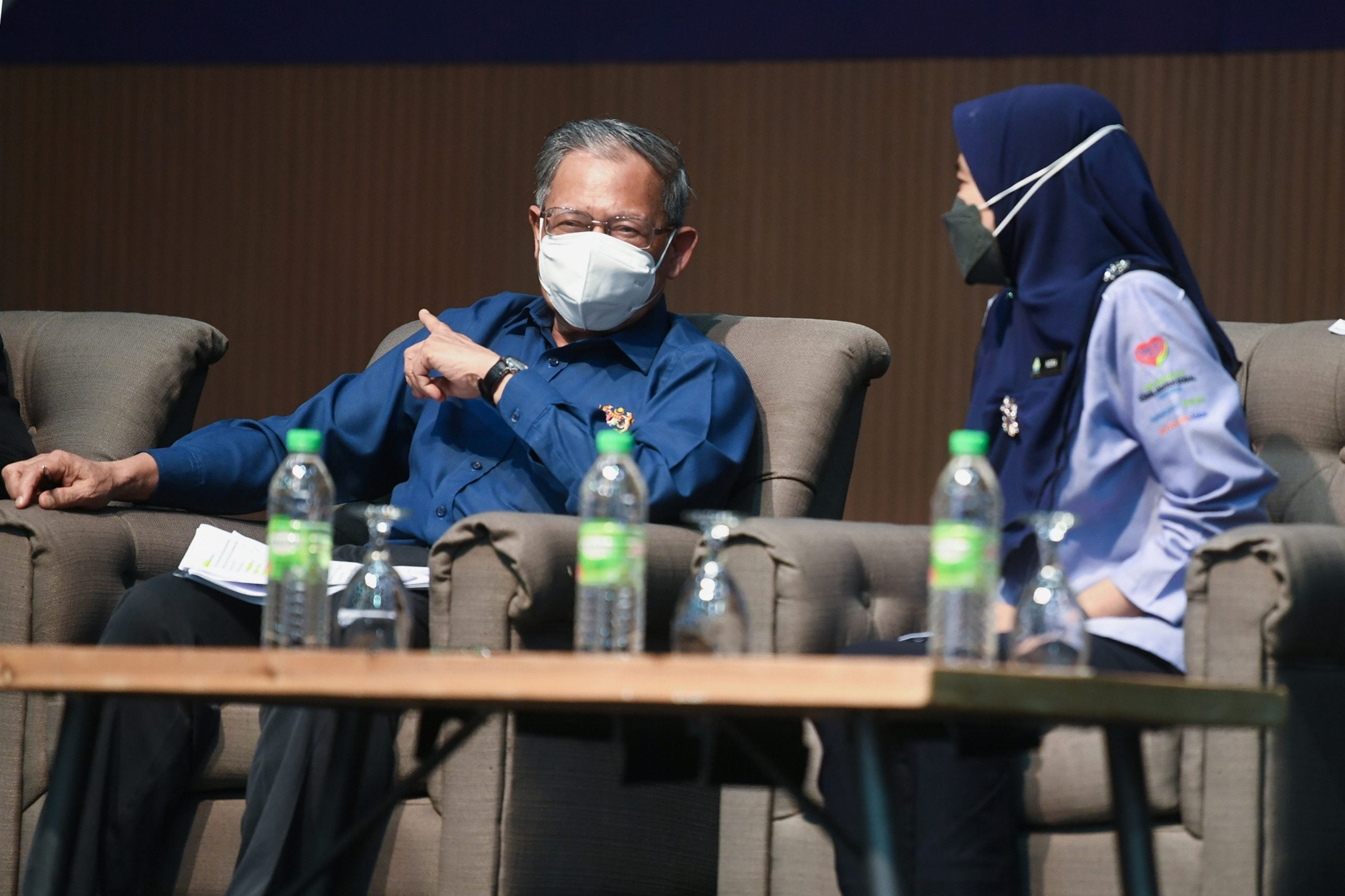 首相署（经济）部长拿督斯里慕斯达法指出，政府通过推迟或不继续落实任何未开始的项目作为撙节措施，以便资金可用于人民的福祉及国家经济朝往复苏的方向。