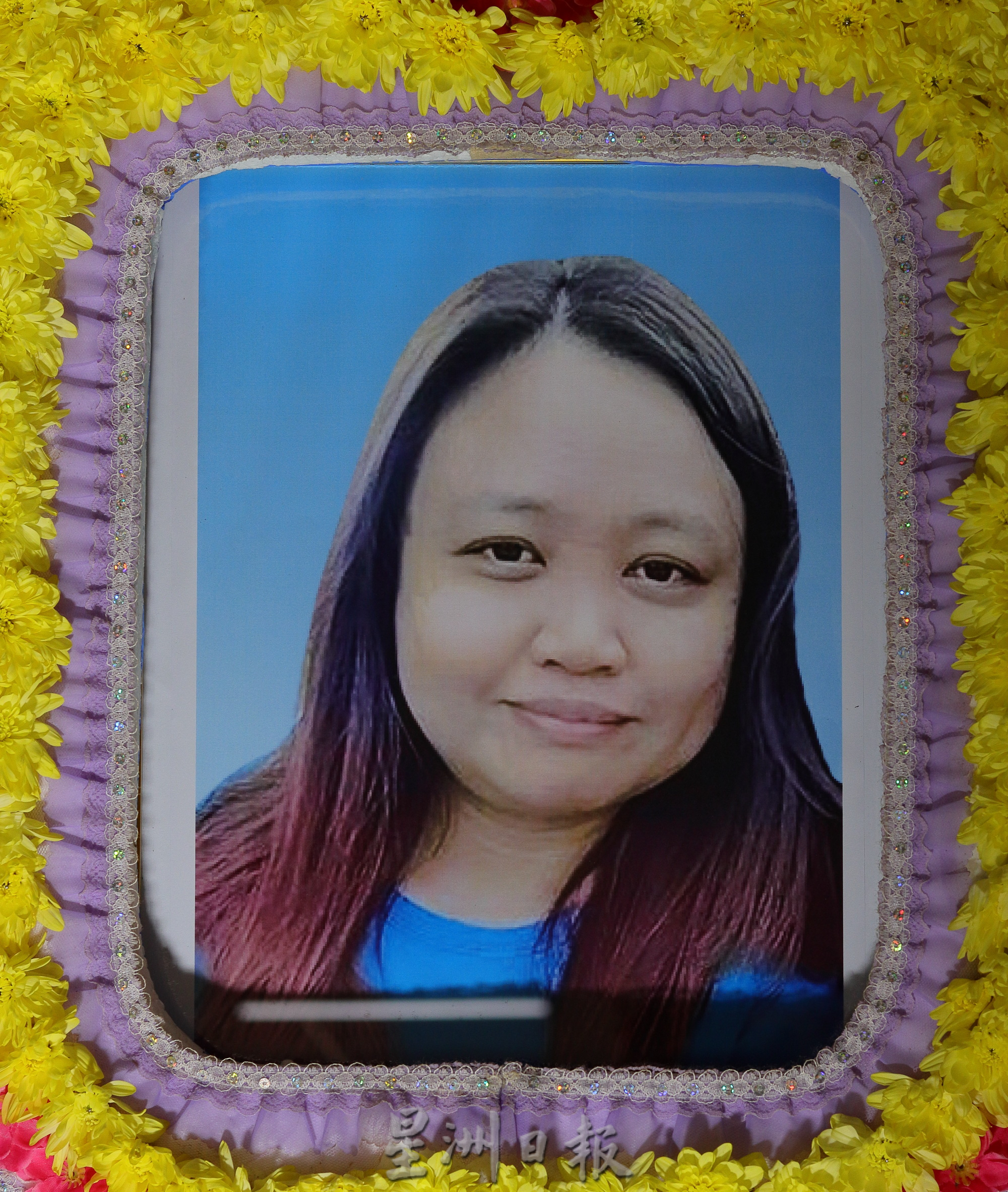 白国良与妻子和女友一同出殡