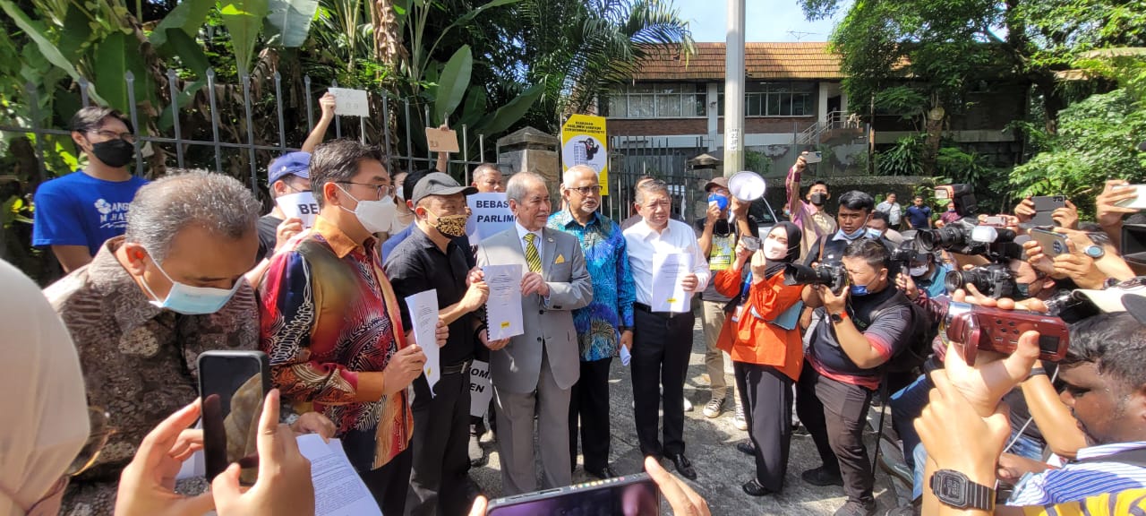 净选盟促恢复国会服务法·大学生集会要部长减薪降物价