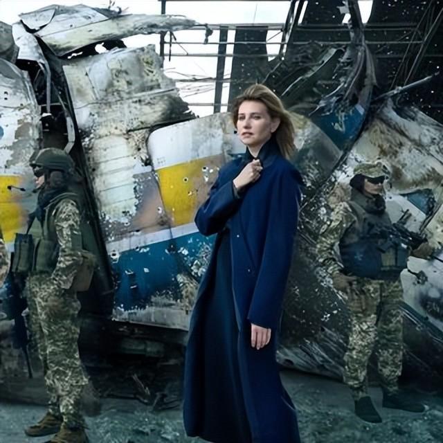 前线激战 泽连斯基夫妇登《Vogue》飞机残骸、大兵入镜