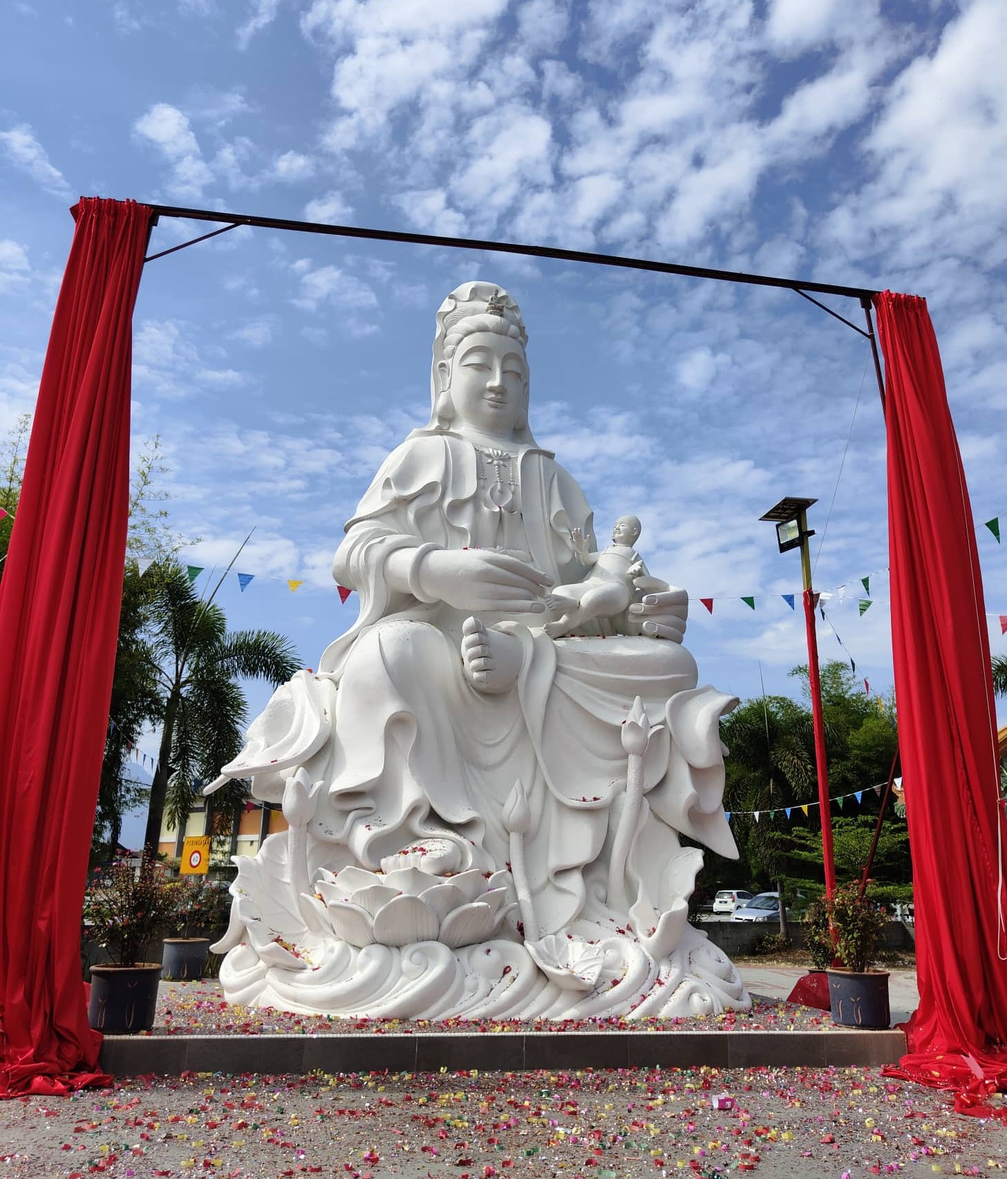 务边送子观音开光仪式 逾300人出席参观仪式