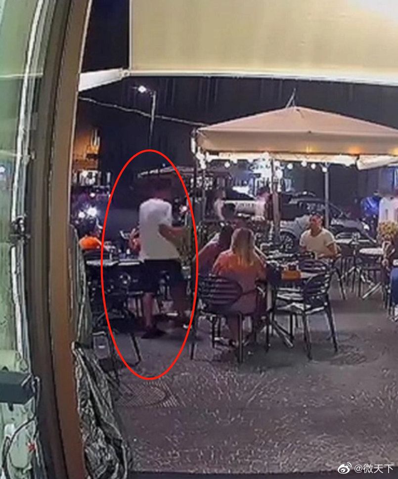 劫匪抢走“名表”发现是假货 派同伙归还并道歉