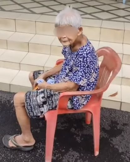 半路遇迷路华裔老妇 送餐员不接单好心护送