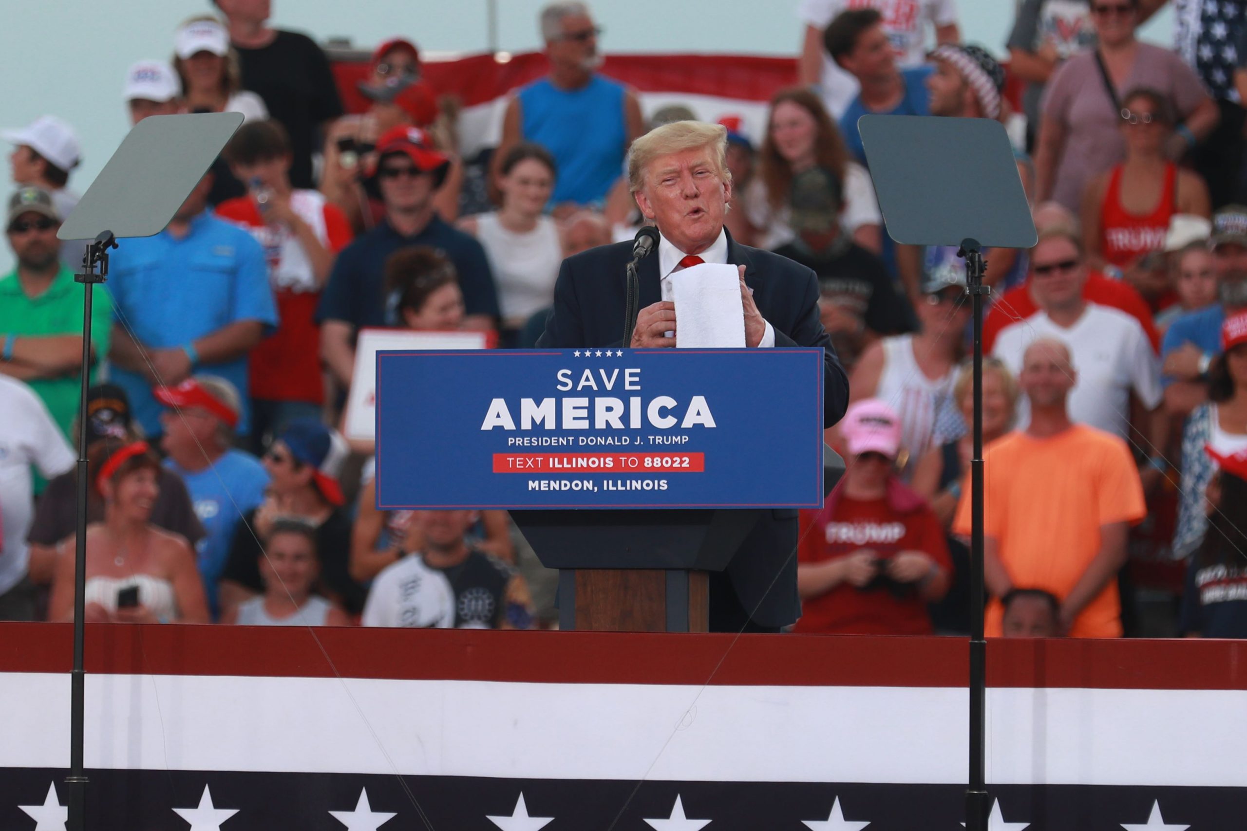 华邮：特朗普国会遇袭时执意去现场 与特勤人员争执