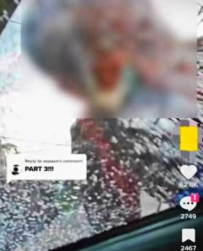 (取代签发)东:哥市一名男子被后面的轿车鸣笛后不甘心,竟然下车用刀子敲打对方大车镜,丹州警方目前仍在追缉这名男子的下落。