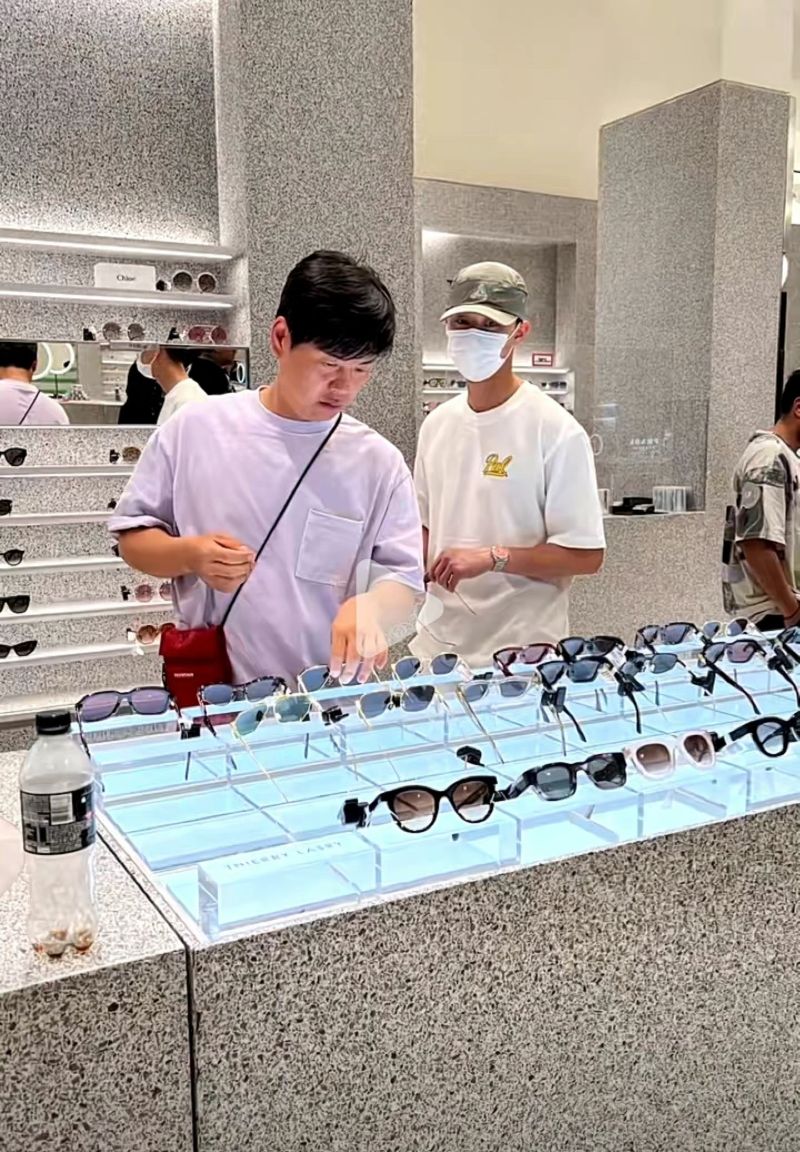 和网红伦敦逛街被野生捕获 朴叙俊传新恋情