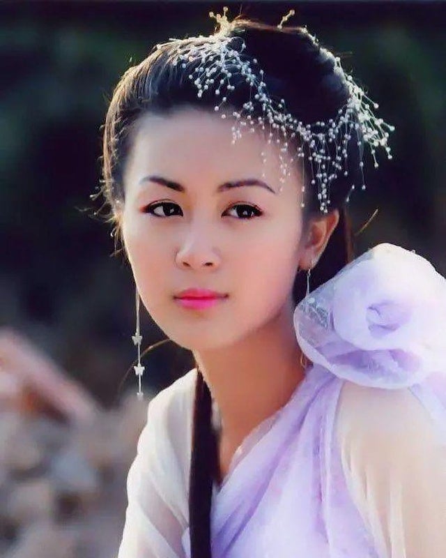 唐宁拍跳海自尽险死 反思:表演者需要这样卖命吗?