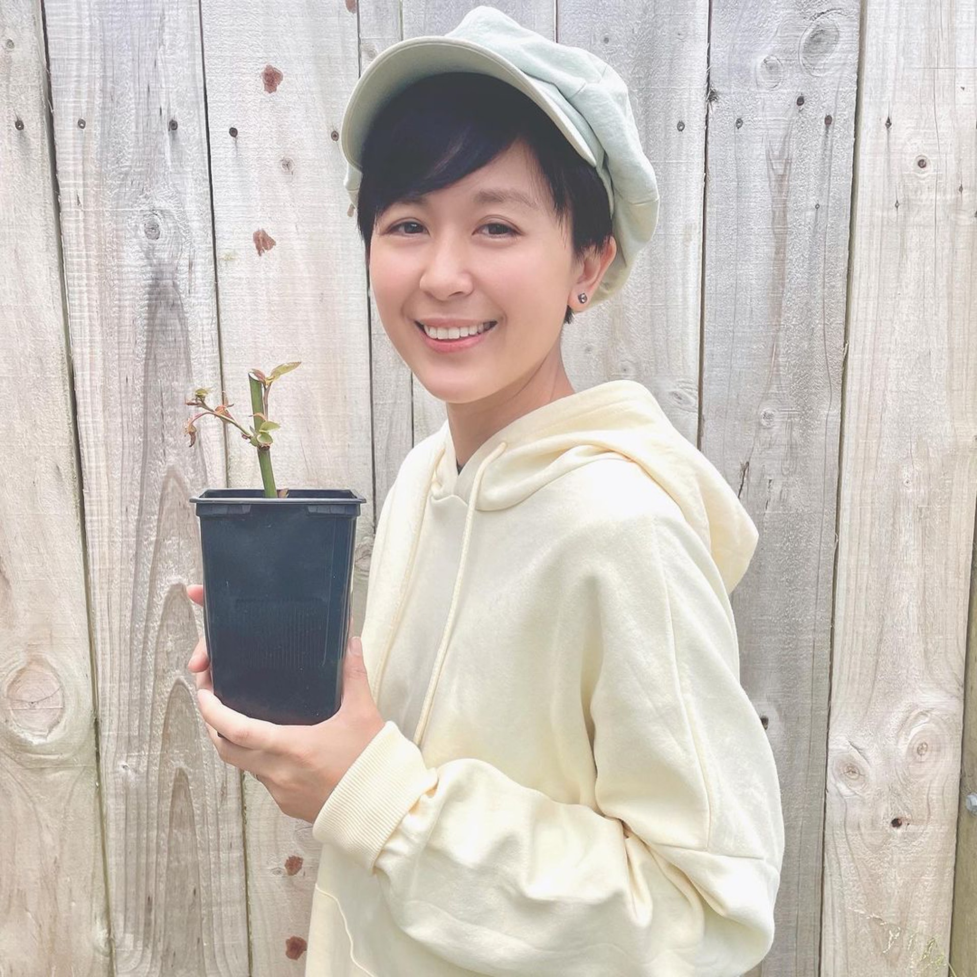 唐宁拍跳海自尽险死 反思:表演者需要这样卖命吗?