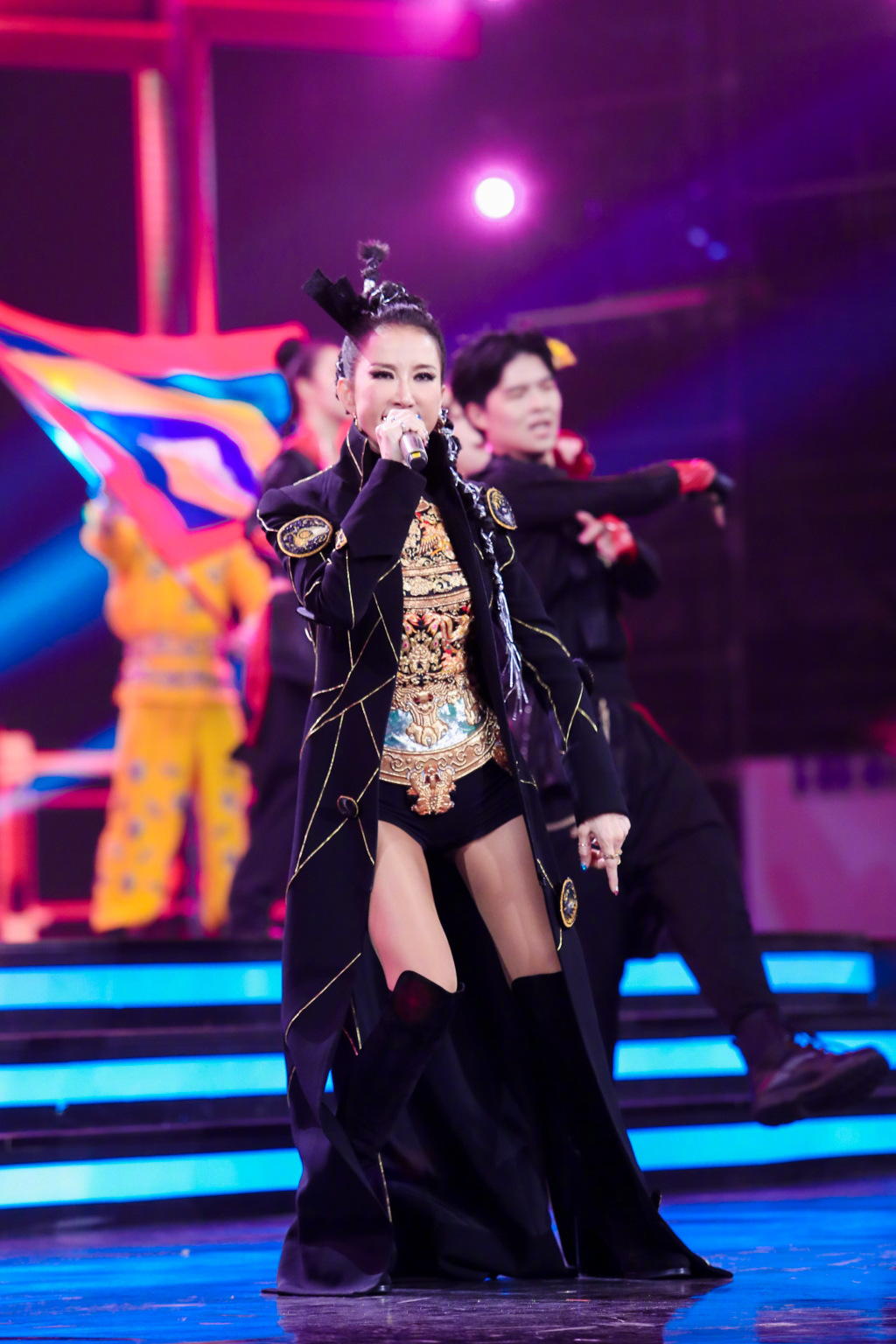唱《刀马旦》大走音挨批  李玟道歉揭祸首
