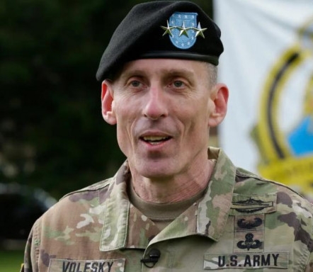 图与文/美军退伍三星上将疑因公开批评第一夫人 被暂停顾问职务