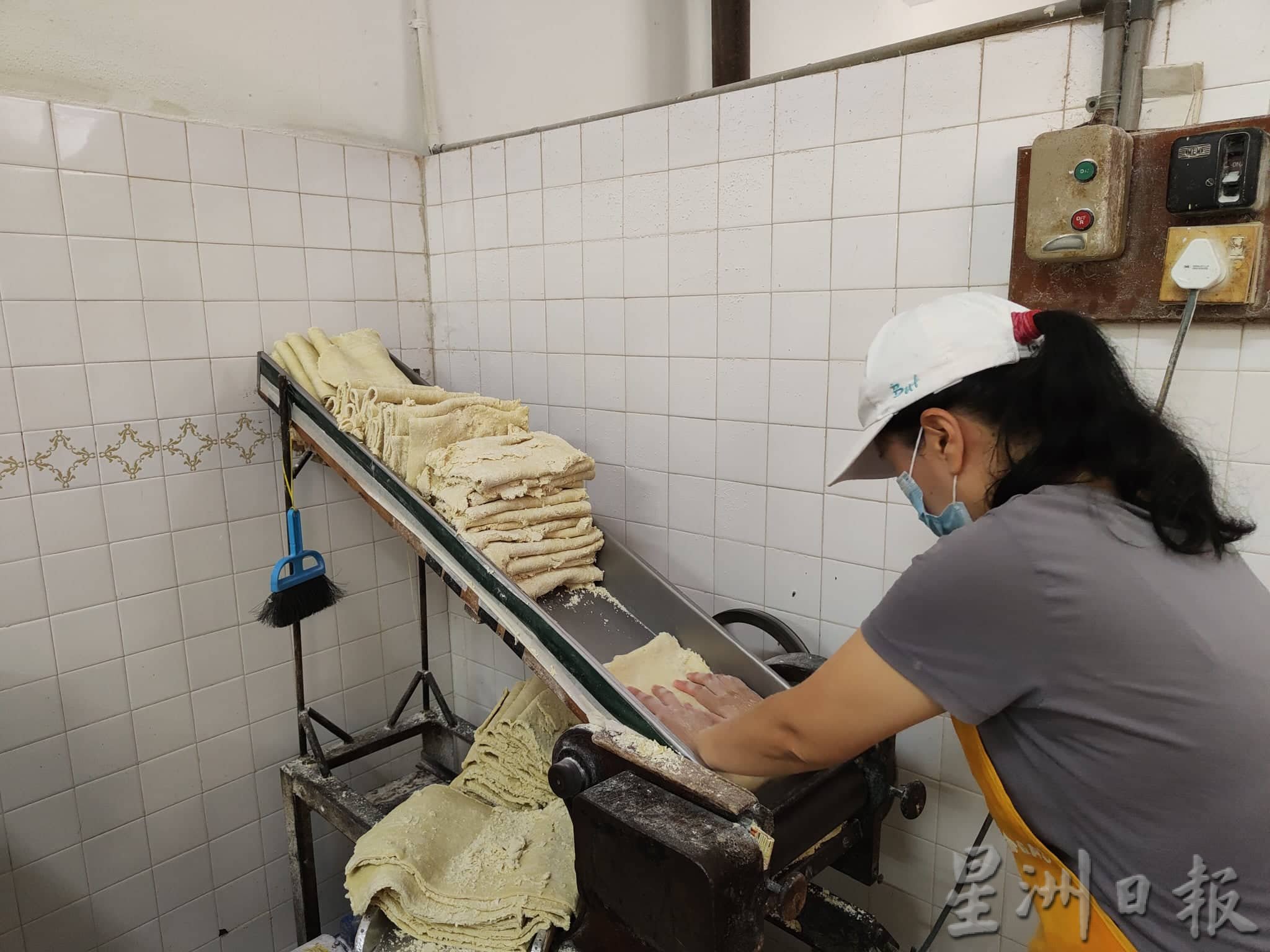 大霹雳封底主文/★补视频二维码/【它的诞生】/传承三代逾80年坚持初心 人和黄面每日新鲜制作