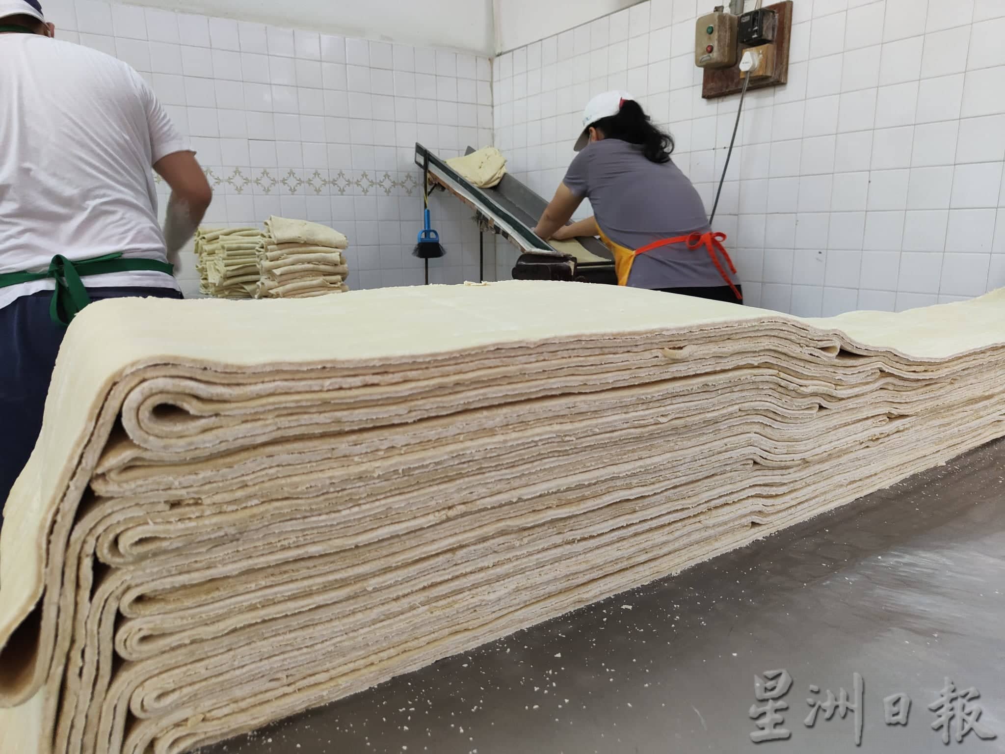  大霹雳封底主文／★补视频二维码／【它的诞生】／传承三代逾80年坚持初心 人和黄面每日新鲜制作