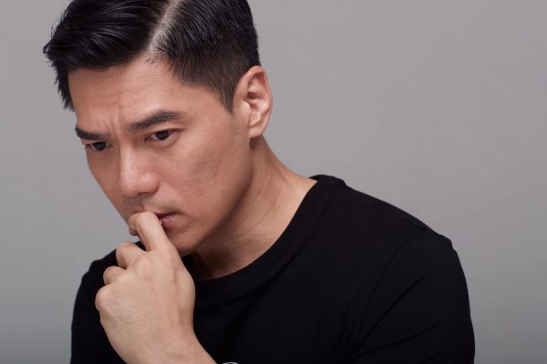 大马艺人哀思倪匡 关德辉作画悼念