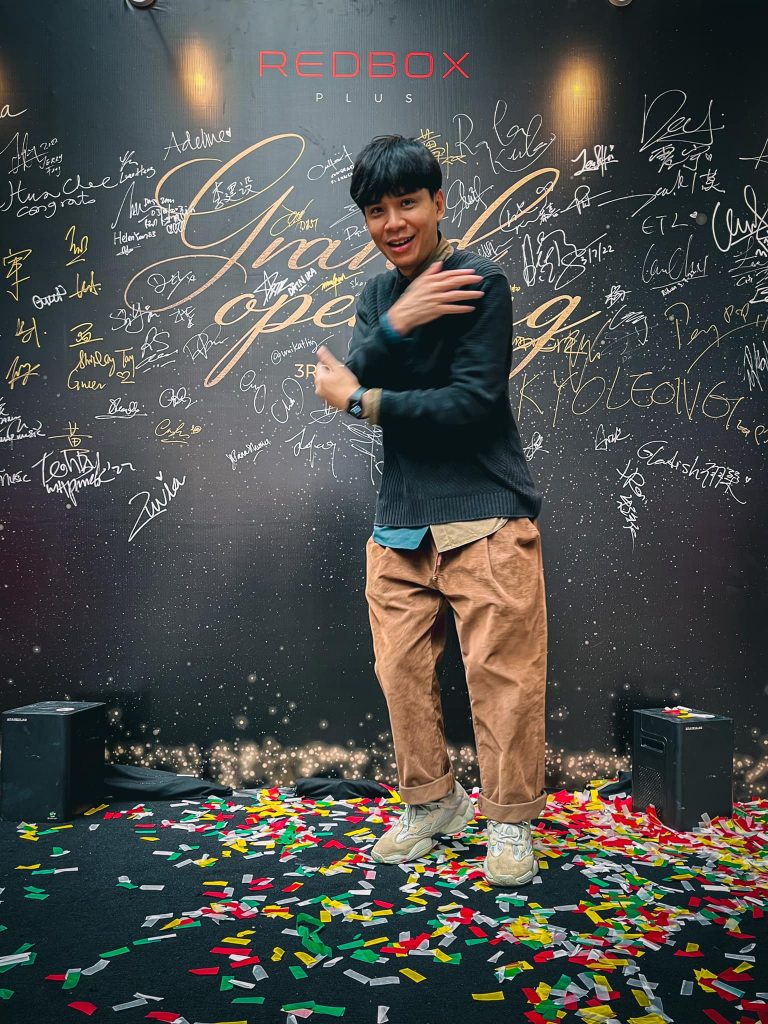 大马艺人哀思倪匡 关德辉作画悼念