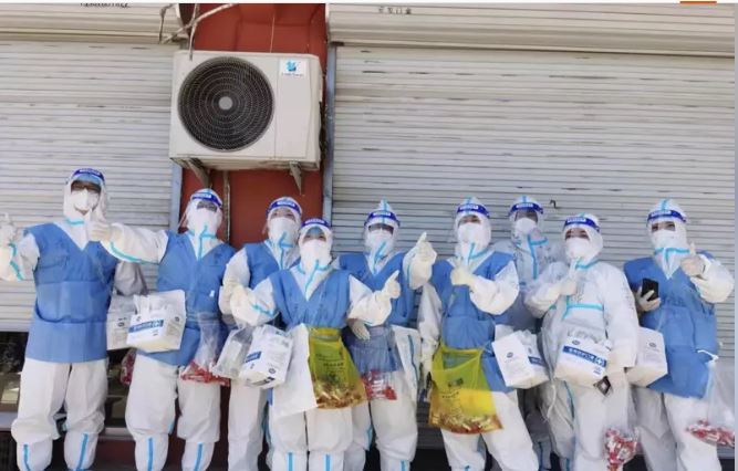 天下事    冰凉贴冰宝宝冰背心 北京大白「冰凉」上阵