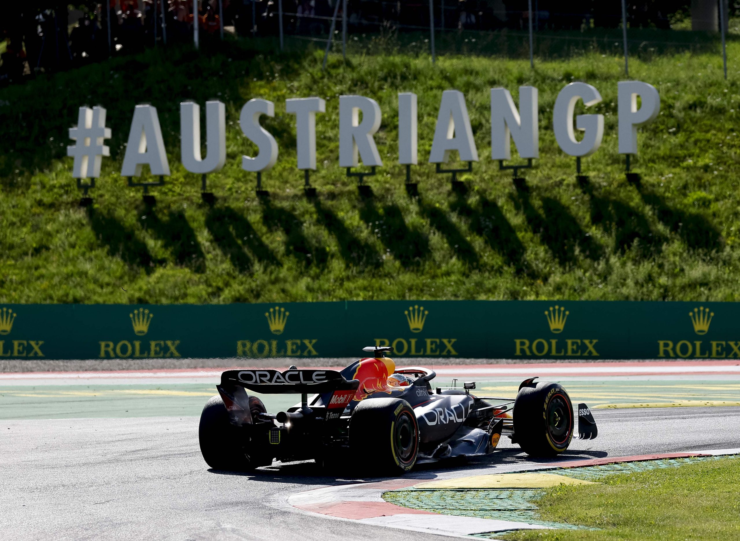 奥地利站F1大赛车 维斯塔潘称霸冲刺赛