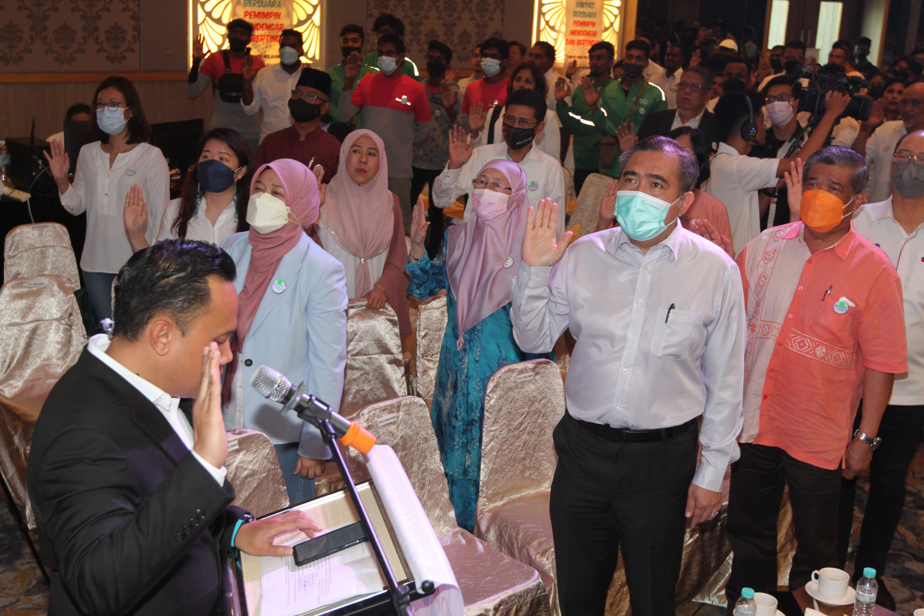 安华：别再继续愤世嫉俗拒绝政治