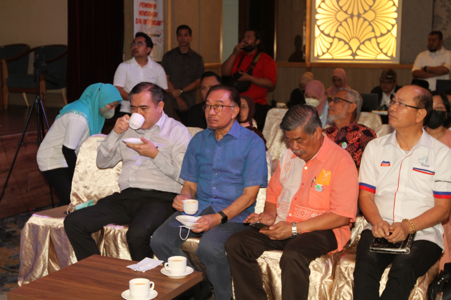 安华：别再继续愤世嫉俗拒绝政治