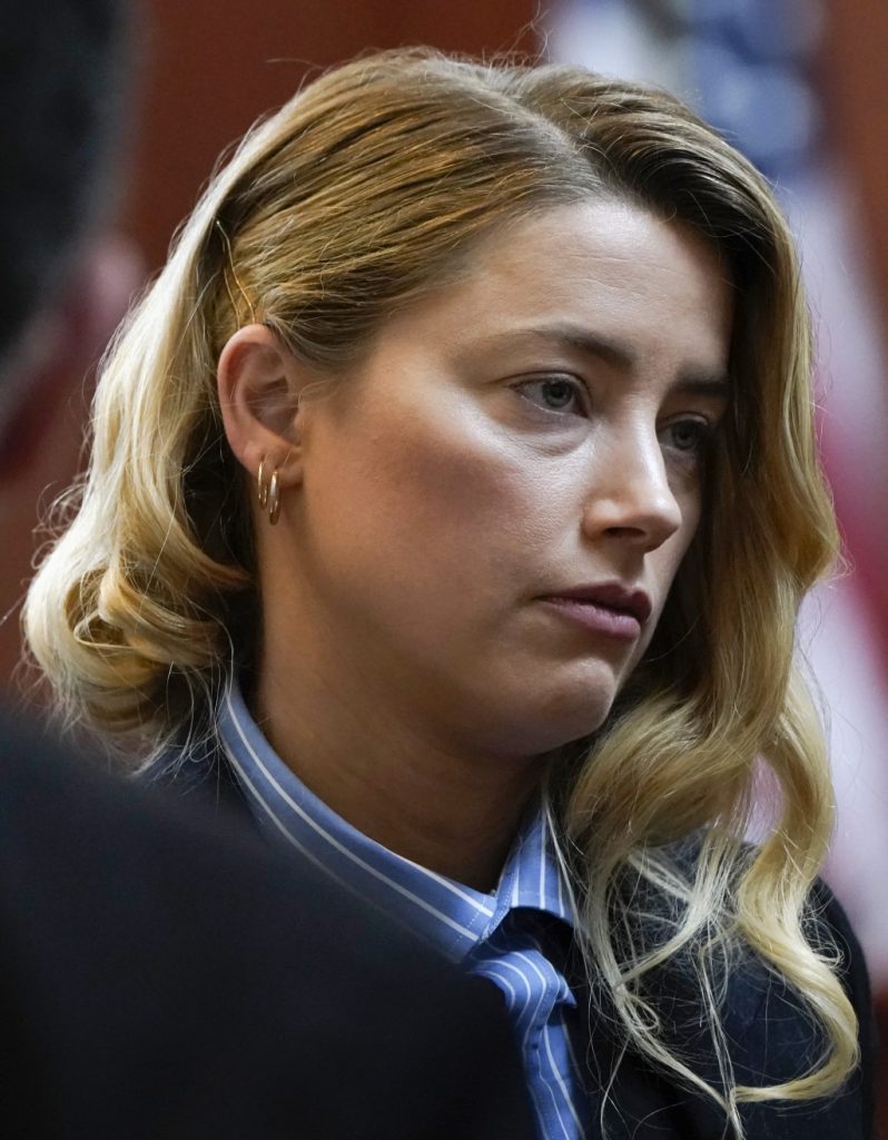 安柏赫德再出招 以“假陪审员”为由要求重审