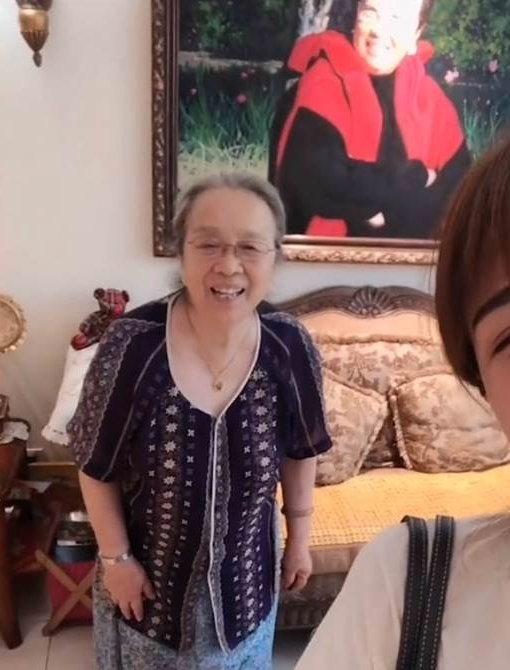 容嬷嬷获终身成就奖少女照曝光 网赞:比宋慧乔还美