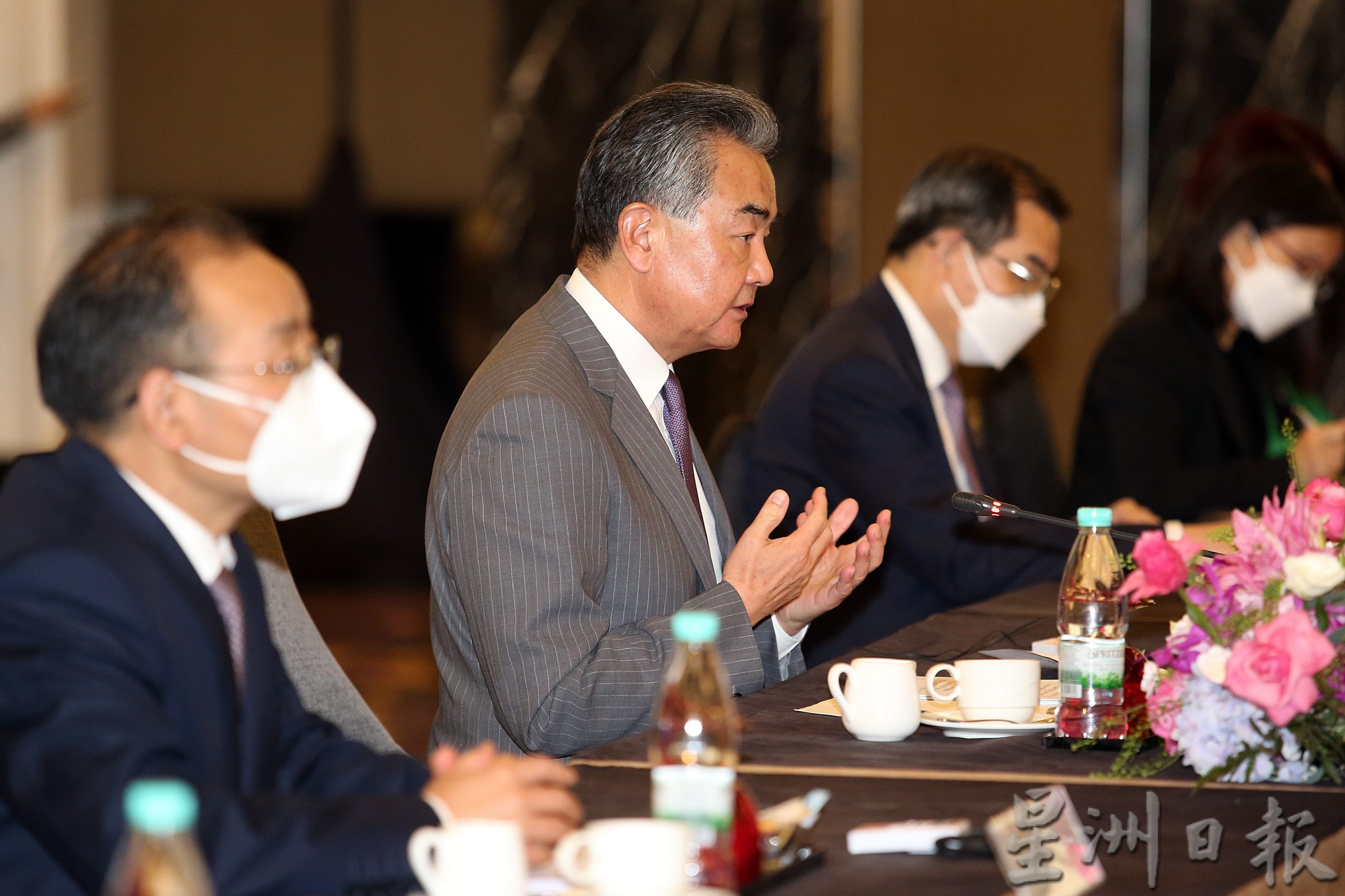 封面主文 ∕王毅：中国尽快安排大马学生到中国复学 