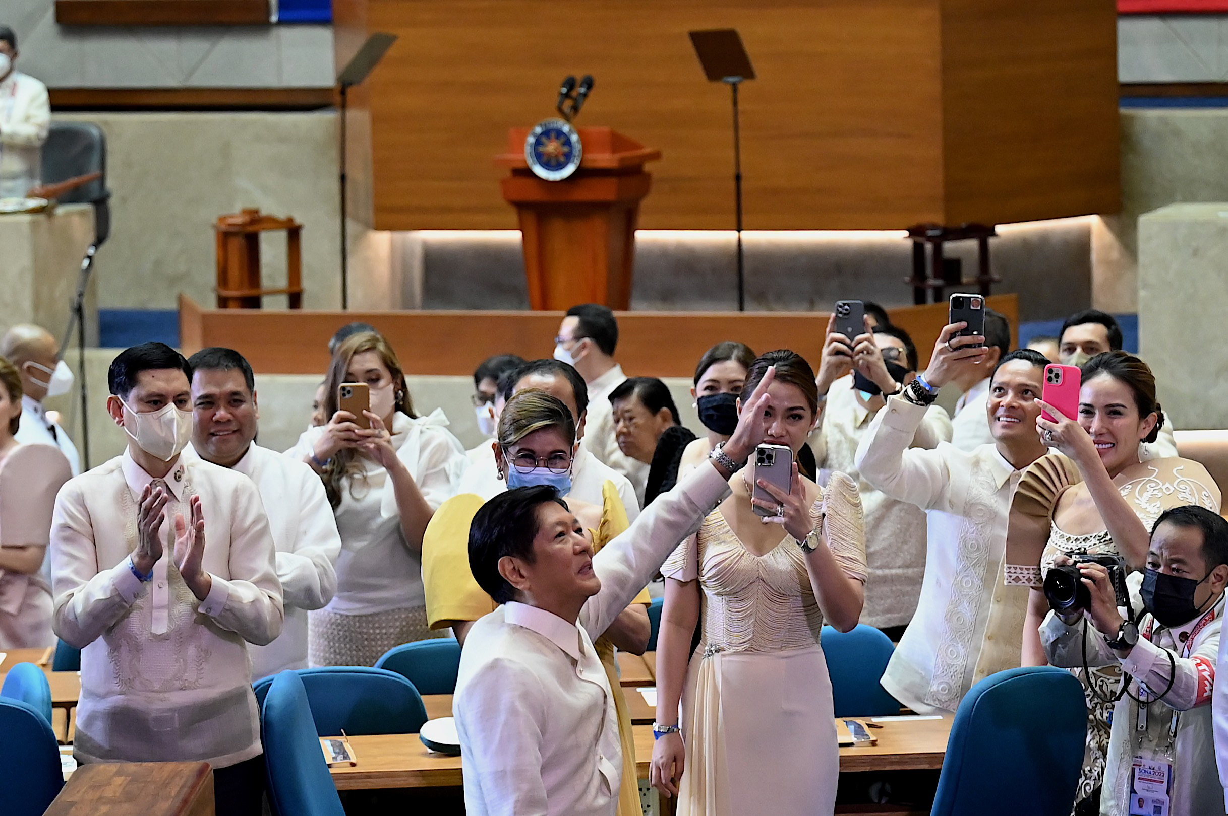 小马可斯首次国情咨文：坚守每吋菲律宾领土