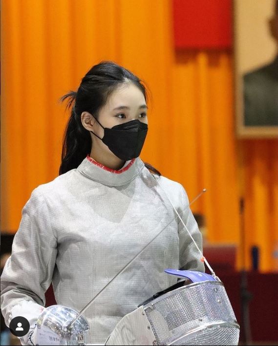 小S二女儿击剑照喷仙气 开心被说像大S惹妈不爽