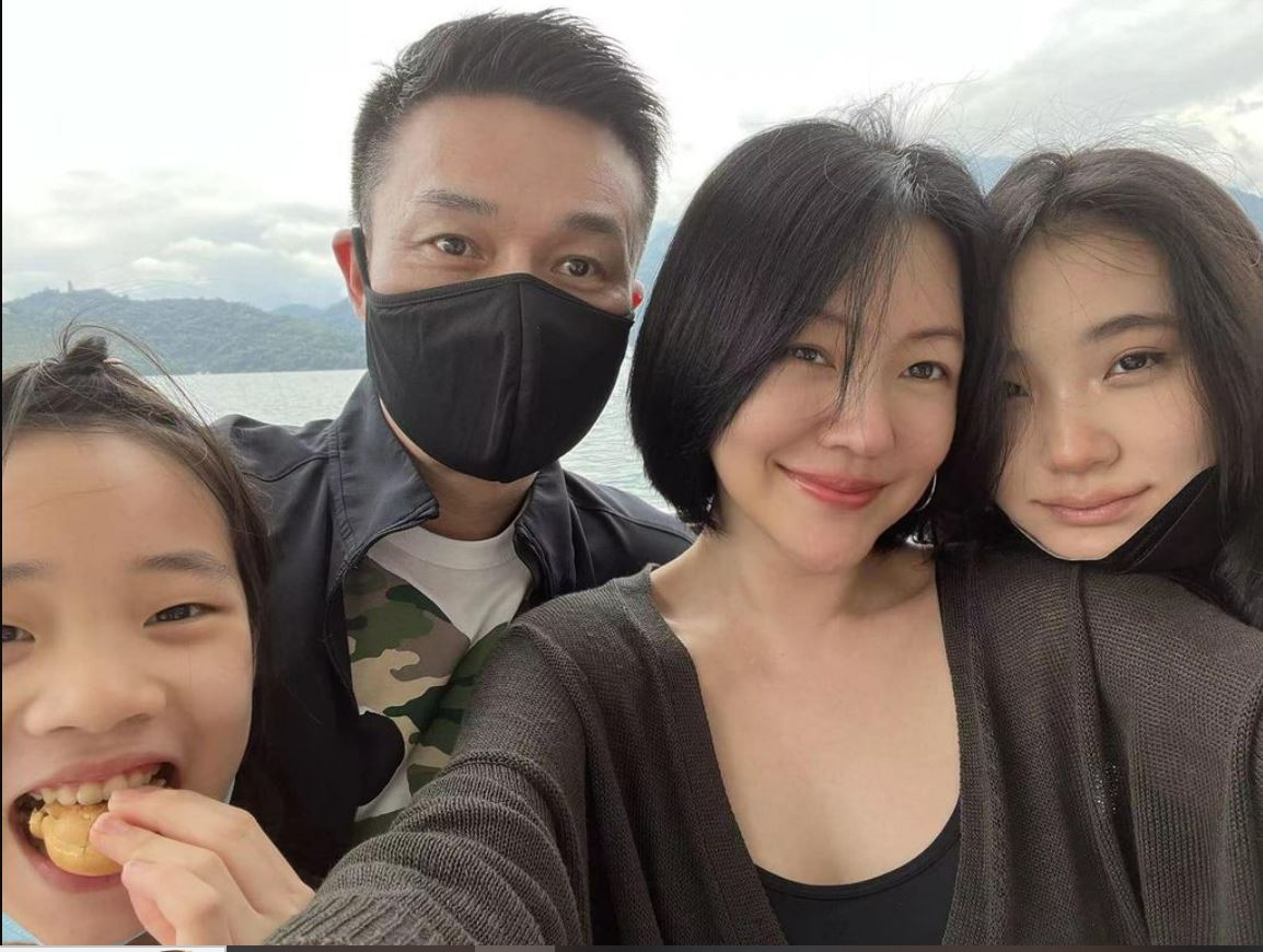 小S二女儿击剑照喷仙气 开心被说像大S惹妈不爽