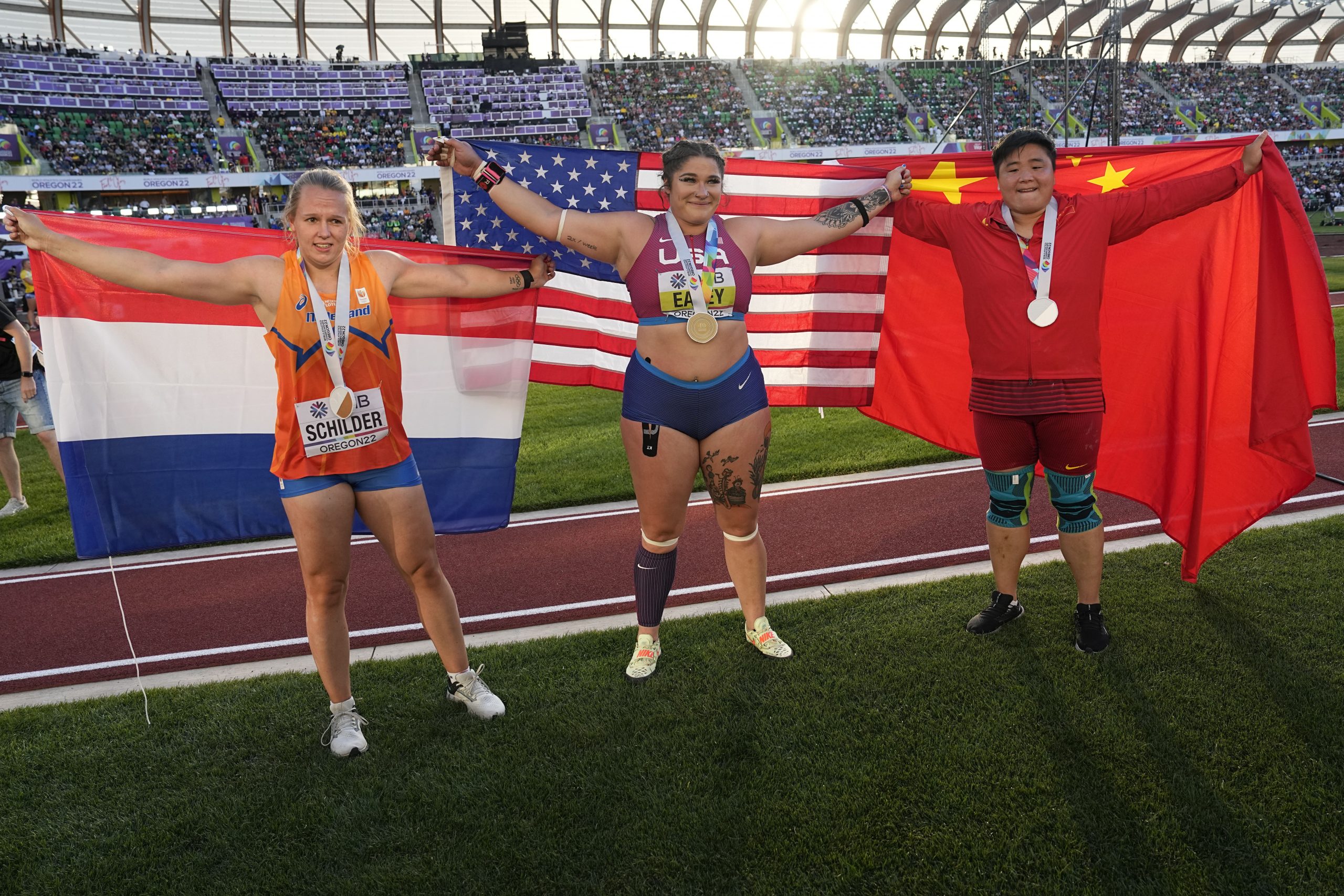 尤金田径世锦赛|美国男百米包办前三 王嘉男跳出中国第一金