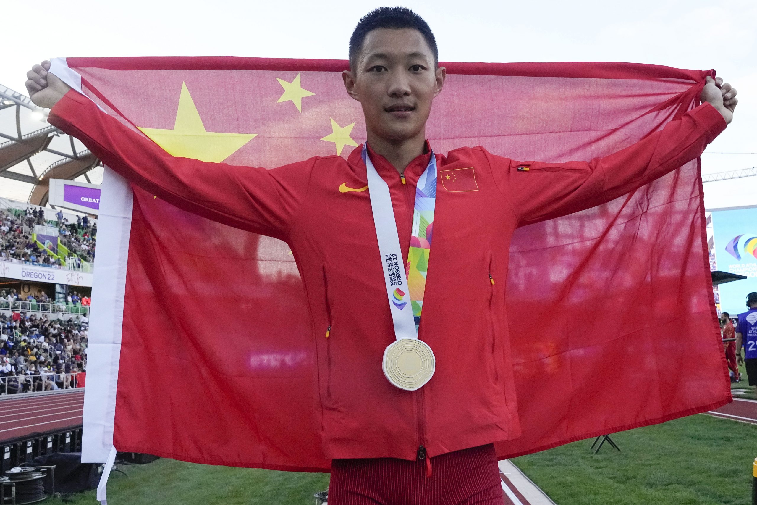 尤金田径世锦赛|美国男百米包办前三 王嘉男跳出中国第一金