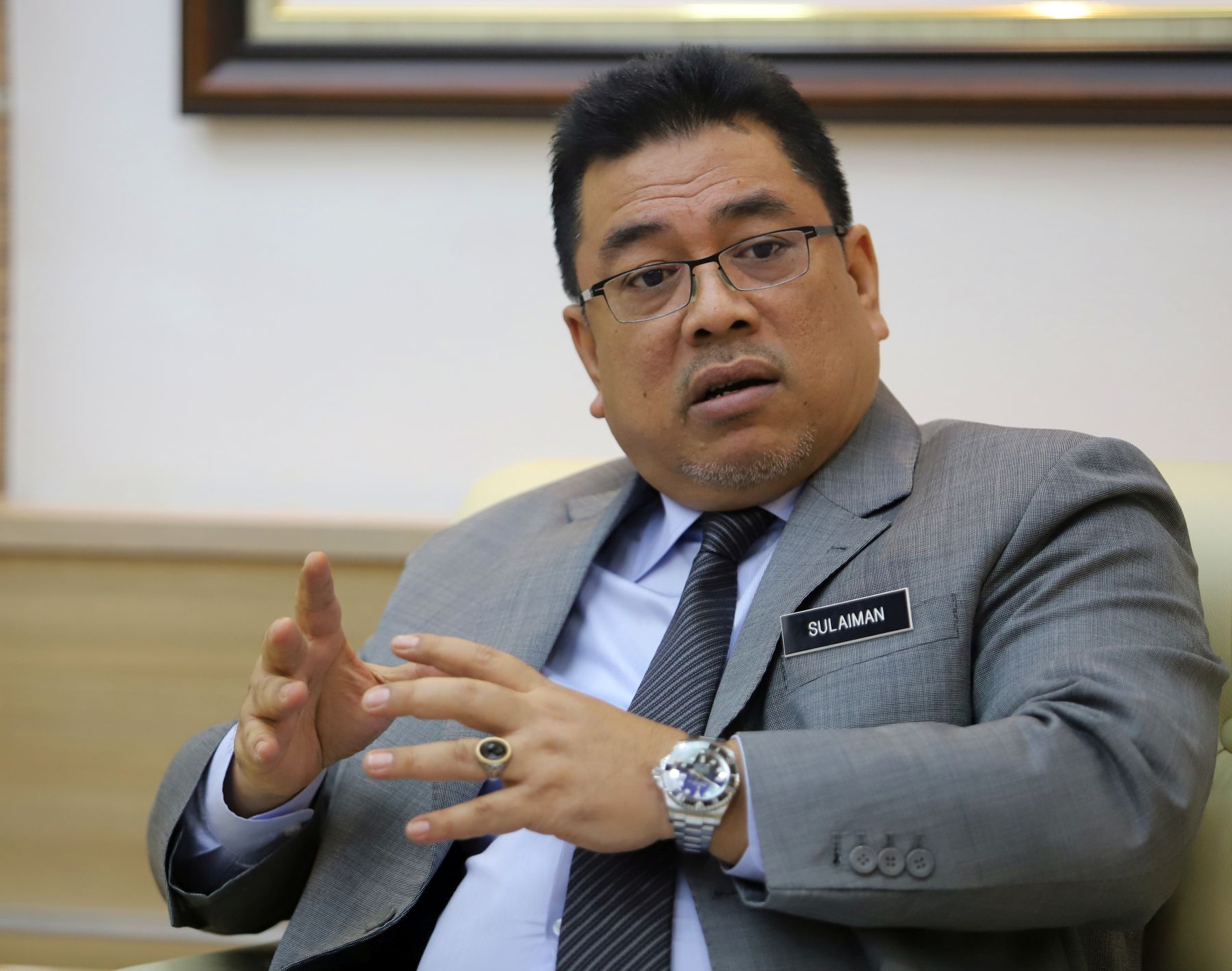 巫统行政议员在国外少一票 “甲首长不信任动议”有变数?