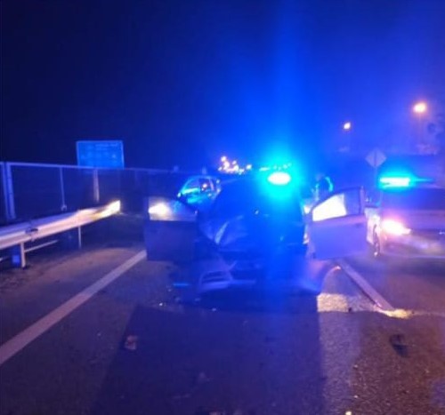 4男古来遇临检飞车逃走,銮警助追捕成功逮2人