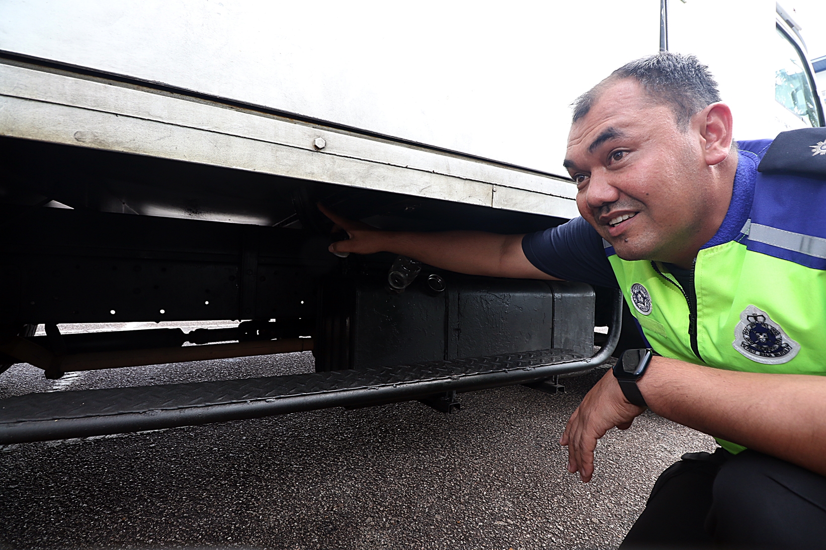 捣毁逾196万香烟柴油食油，柔8警区警方6天内10地区打击走私活动